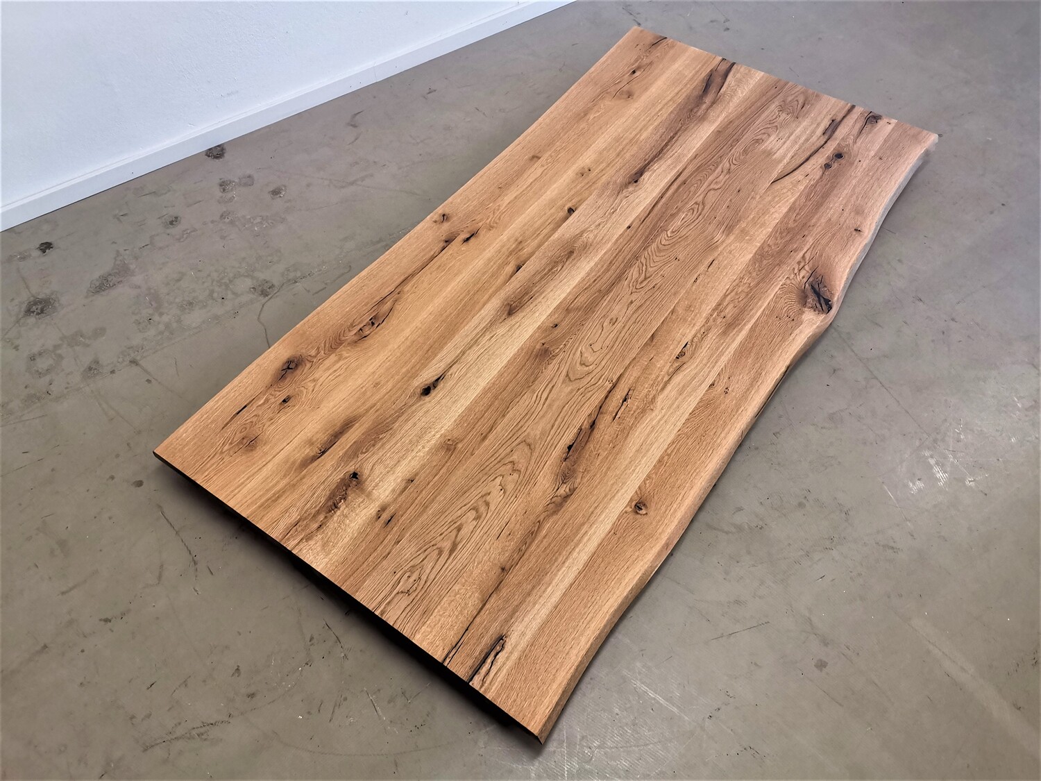 Eiche Tischplatte mit Baumkante – Massivholz Möbel – Tischplatten
