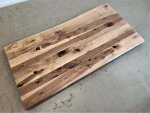 massivholz-tischplatte-baumkante-nussbaum_k-824 (6)