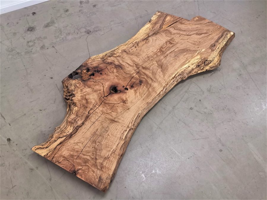 massivholz-tischplatte-am stueck-baumkante-asteiche_mb-539 (1)