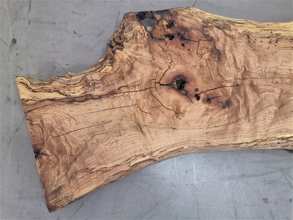 massivholz-tischplatte-am stueck-baumkante-asteiche_mb-539 (4)