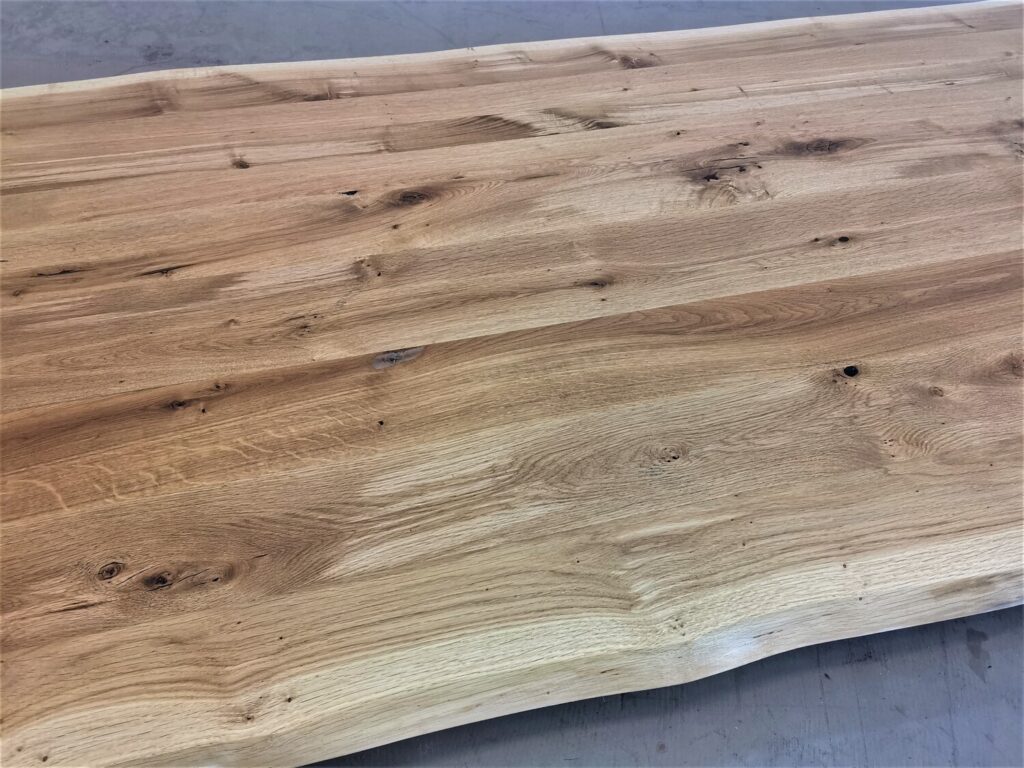 massivholz-tischplatte-baumkante-asteiche_mb-679 (6)