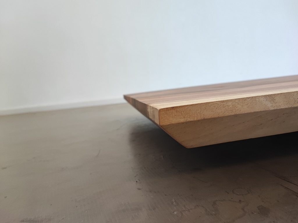 massivholz-tischplatte-baumplatte-schweizer-kante-akazie_mb-876 (2)