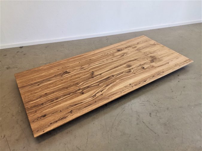 massivholz-tischplatte-schweizer kante-asteiche-knorrig_mb-708 (2)