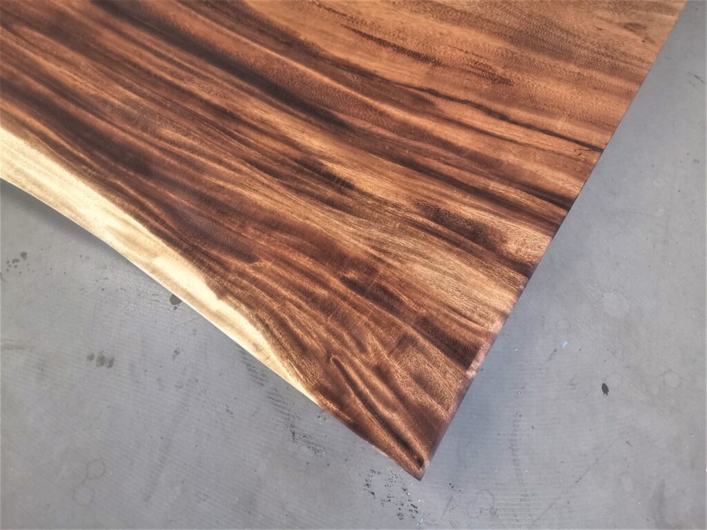massivholz-tischplatte-baumplatte-baumkante-akazie_mb-725 (6)