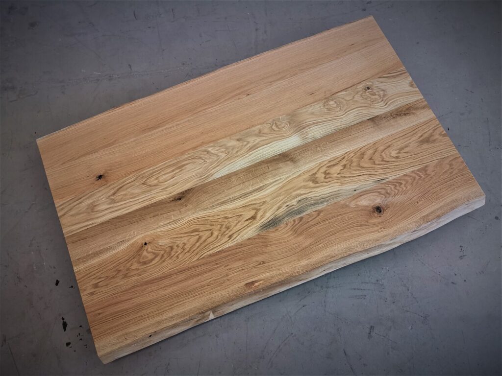 massivholz-tischplatte-baumkante-asteiche_k15 (8)