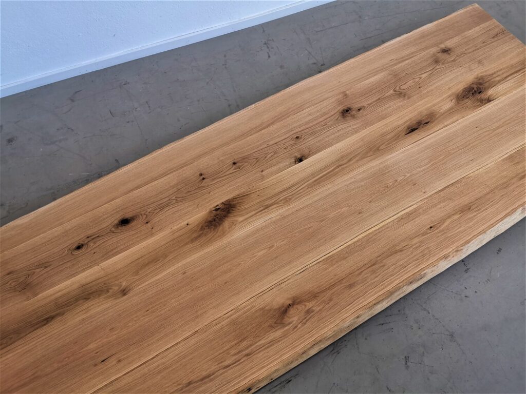 massivholz-tischplatte-baumkante-asteiche_k20 (7)