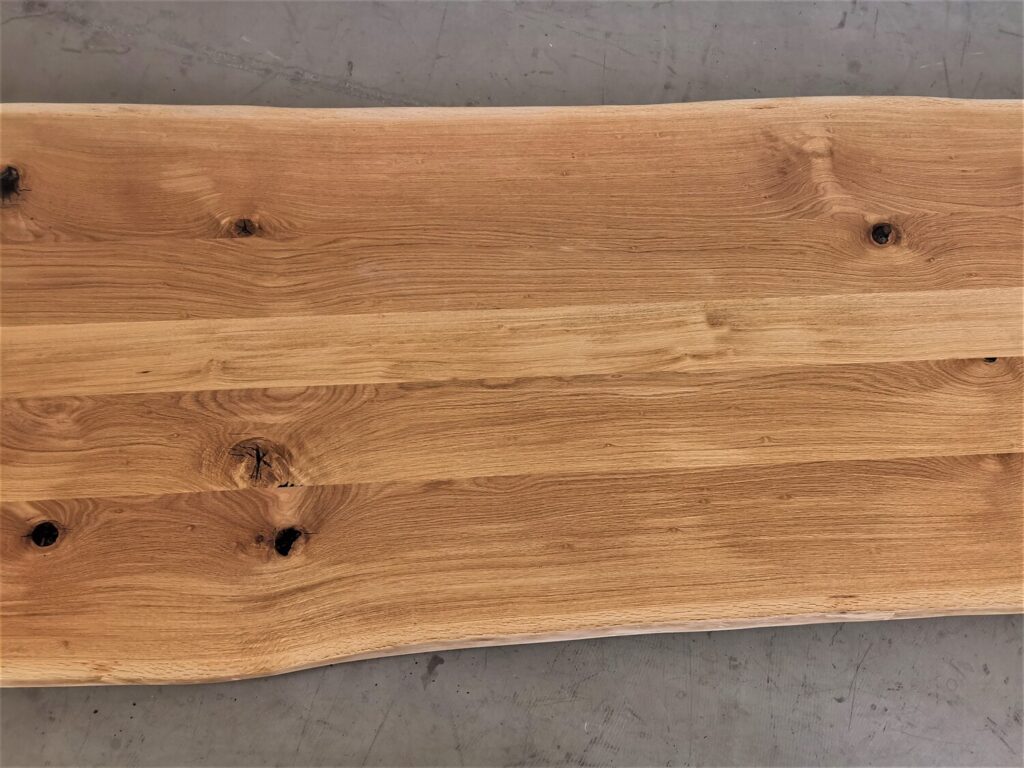 massivholz-tischplatte-baumkante-asteiche_k24 (6)