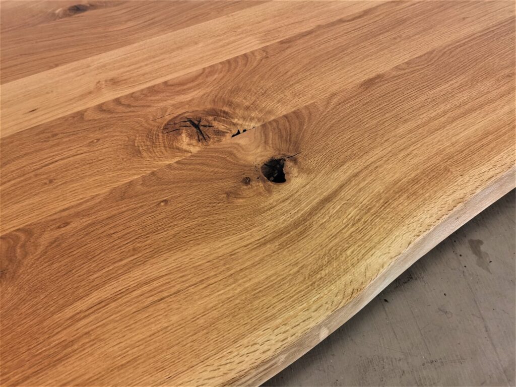 massivholz-tischplatte-baumkante-asteiche_k24 (7)