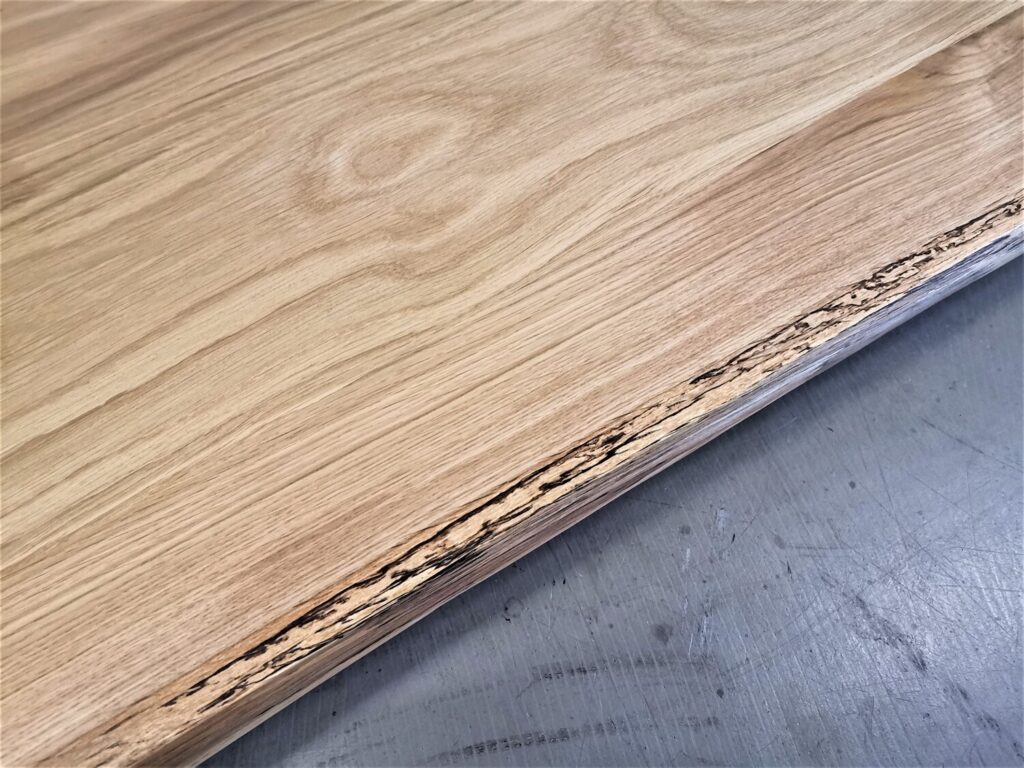 massivholz-tischplatte-baumkante-eiche_k8 (8)