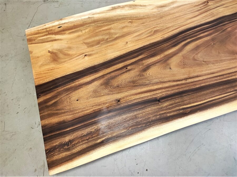 massivholz-tischplatte-am-stueck-baumkante-akazie_mb-802 (6)
