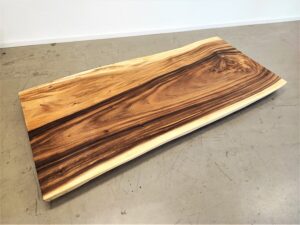 massivholz-tischplatte-am-stueck-baumkante-akazie_mb-802 (8)
