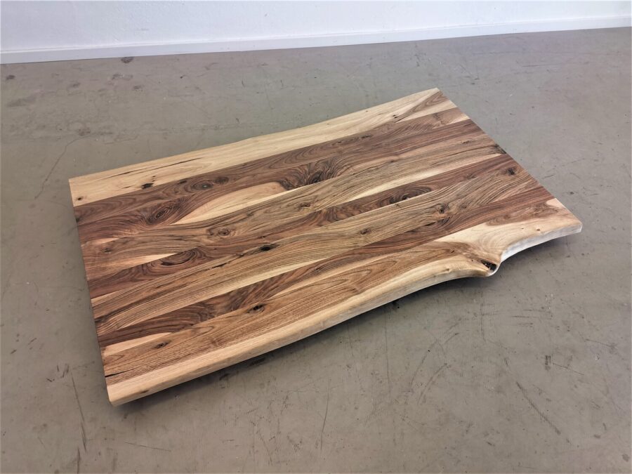 massivholz-tischplatte-baumkante-nussbaum_mb-781 (2)