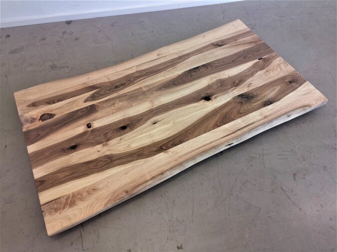 massivholz-tischplatte-baumkante-nussbaum_mb-782 (3)
