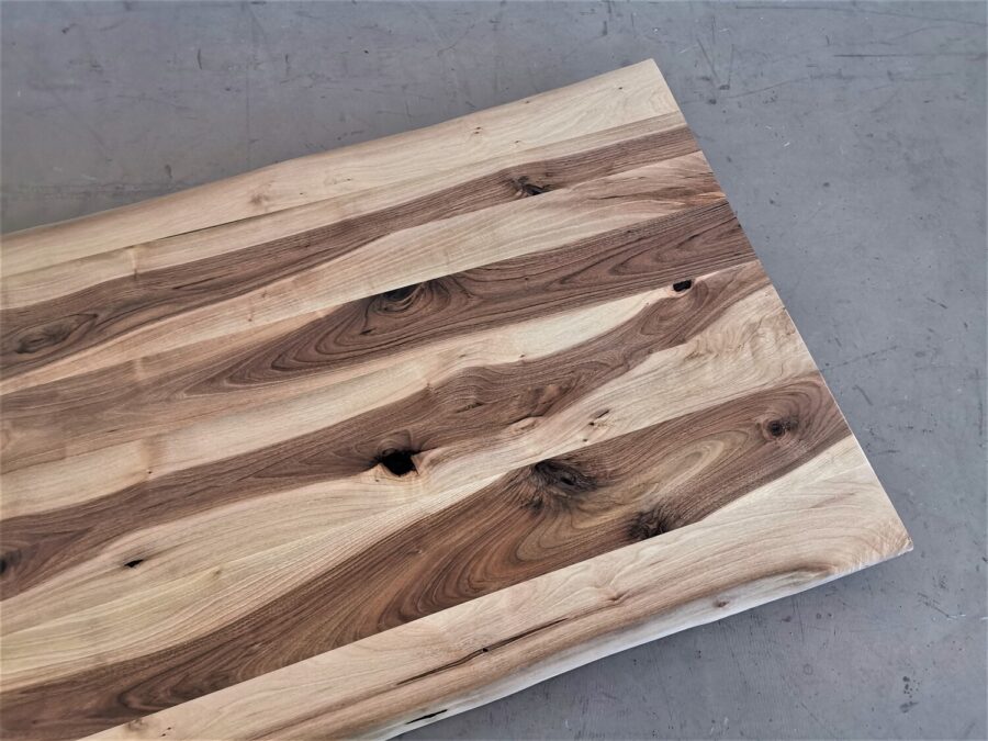 massivholz-tischplatte-baumkante-nussbaum_mb-782 (5)
