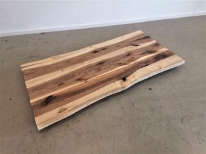 massivholz-tischplatte-baumkante-nussbaum_mb-784 (2)