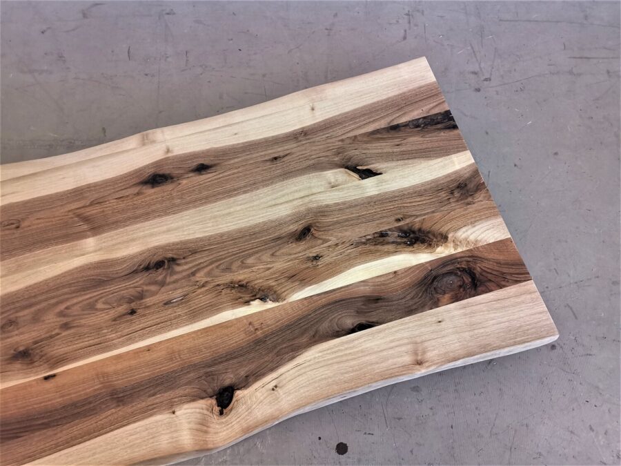 massivholz-tischplatte-baumkante-nussbaum_mb-784 (6)