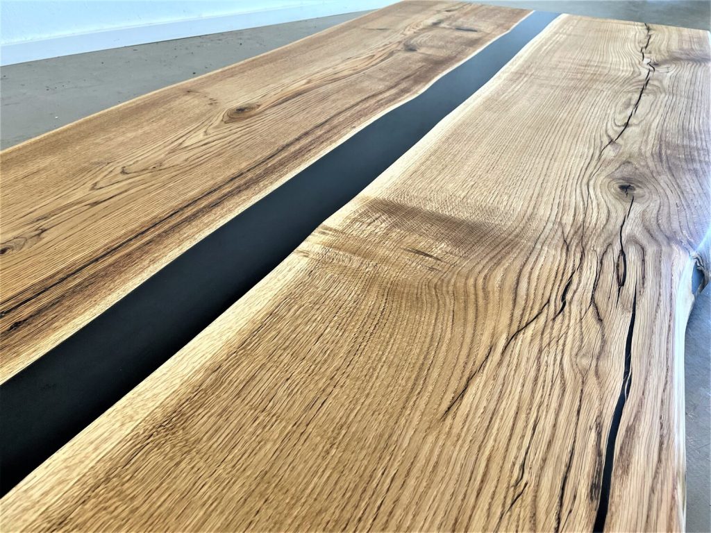 massivholz-tischplatte-baumkante-epoxidharz-klar-asteiche_mb-820 (12)