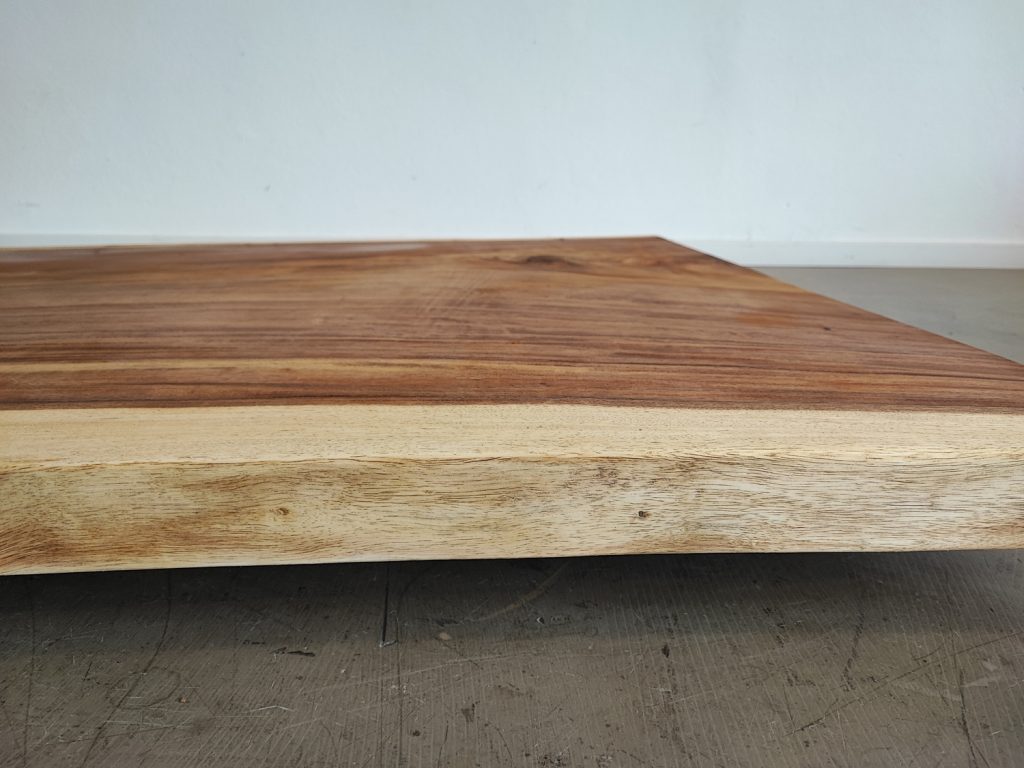 massivholz-tischplatte-baumplatte-baumkante-akazie_mb-844 (2)