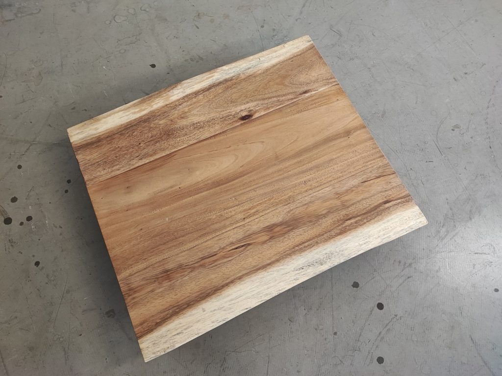 massivholz-tischplatte-baumkante-akazie_mb-906 (4)