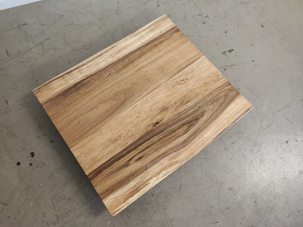 massivholz-tischplatte-baumkante-akazie_mb-934 (5)