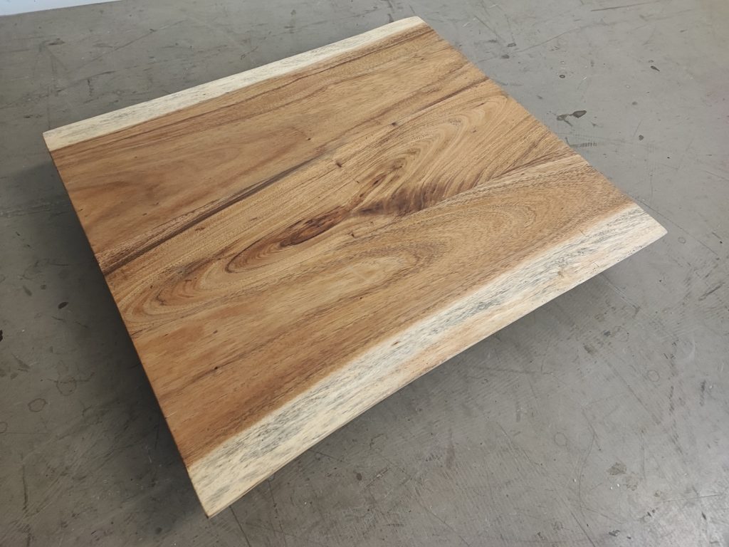 massivholz-tischplatte-baumkante-akazie_mb-935 (7)