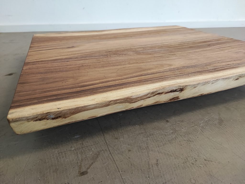 massivholz-tischplatte-baumkante-akazie_mb-937 (1)