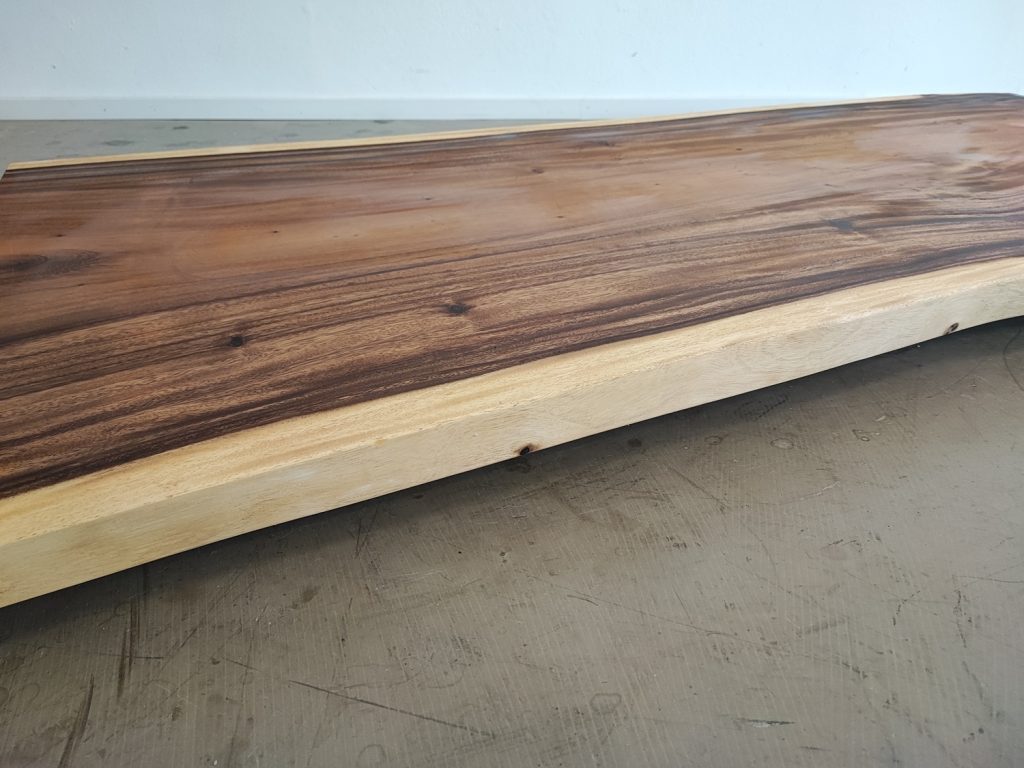 massivholz-tischplatte-baumkante-akazie_mb-942 (1)