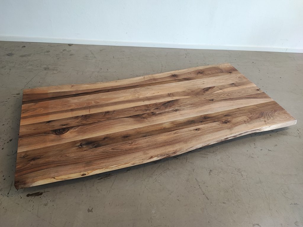 massivholz-tischplatte-baumkante-nussbaum_mb-933 (7)