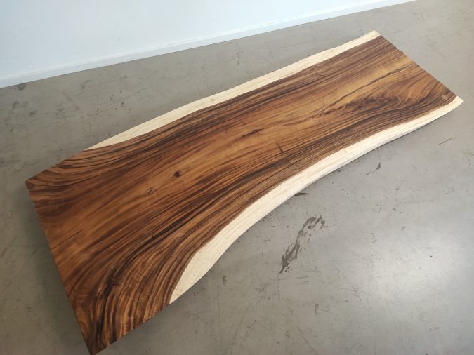 massivholz-tischplatte-baumplatte-baumkante-akazie_mb-902 (1)