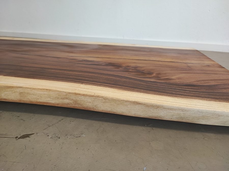 massivholz-tischplatte-baumplatte-baumkante-akazie_mb-902 (2)